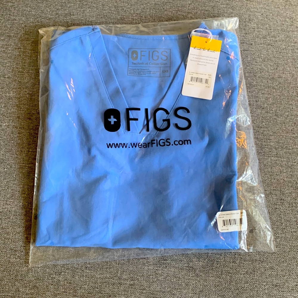 FIGS scrub top, ceil blue